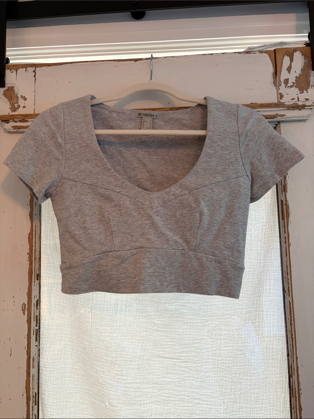 Forever 21 Light Gray Scoop V‑Neck Crop Top